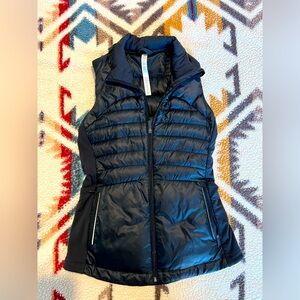 Lululemon Down for a Run Vest size 6 EUC Black